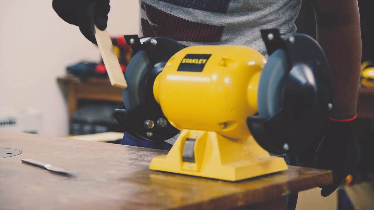 ESMERIL DE BANCO DE 6" - STANLEY (STGB3715-B3)